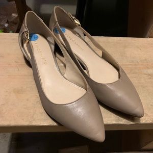 Women’s flat dress shoe